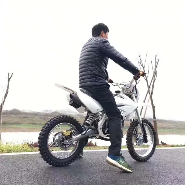 New Steel Frame 125cc Motorcycle High-speed Sports Racing Hydraulic Disc Brake 2-wheel Motorcycle - Image 5