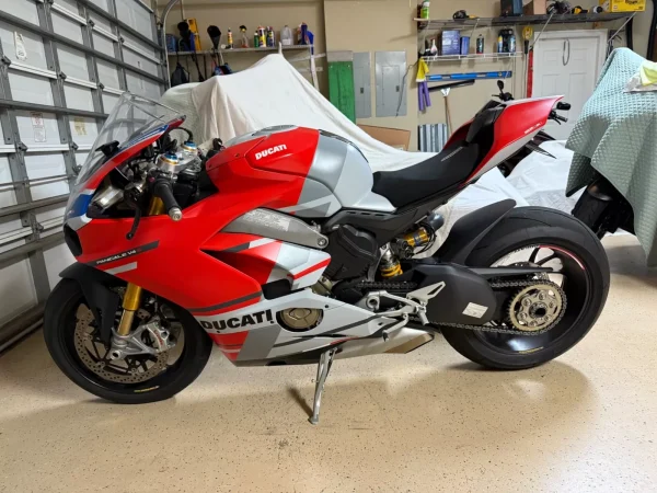 2019 Ducati PANIGALE V4 S 2019 DUCATI PANIGALE V4S CORSE SUPERBIKE SUPERBIKE